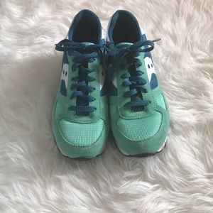 Saucony shadow sneaker